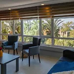 Maxi Homes Olive Flat & Walk To Hadrian Gate Апартаменты