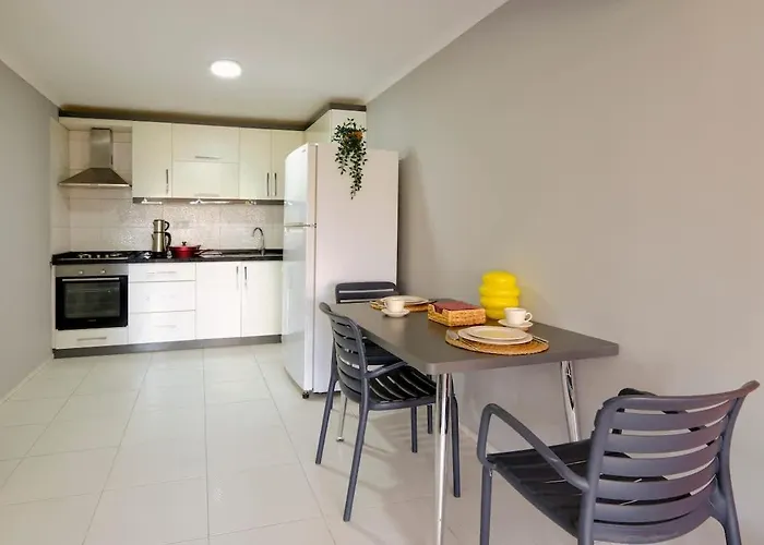 Maxi Homes Olive Flat & Walk To Hadrian Gate *