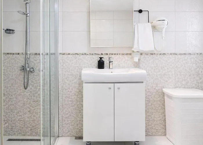 Apartment Maxi Homes Hadrian Olive Steps To Hadrian Gate