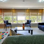 Maxi Homes Olive Flat & Walk To Hadrian Gate