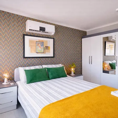 Hadrian Olive Flat By Maxi Homes Walk To Hadrian Gate *