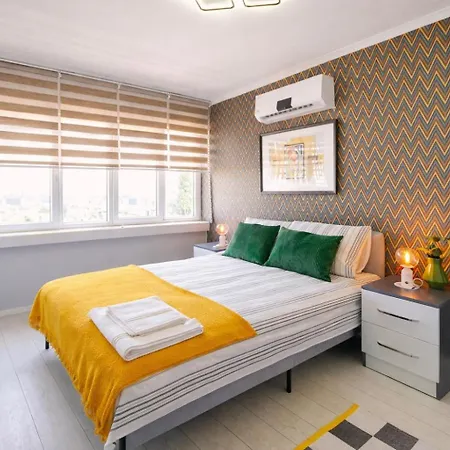 Hadrian Olive Flat By Maxi Homes Walk To Hadrian Gate *