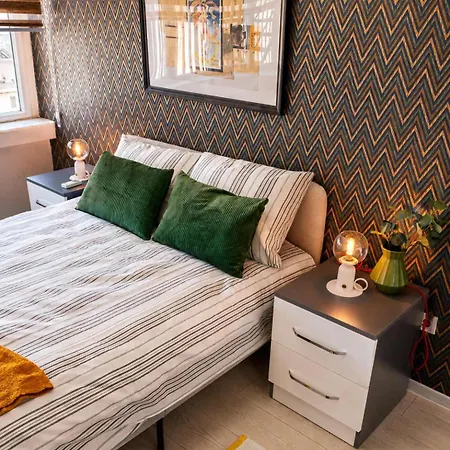Hadrian Olive Flat By Maxi Homes Walk To Hadrian Gate *